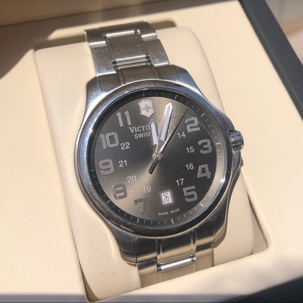 Victorinox Officer Watch - Picture 4 of 4